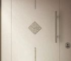porta a porte a battente in legno verniciata